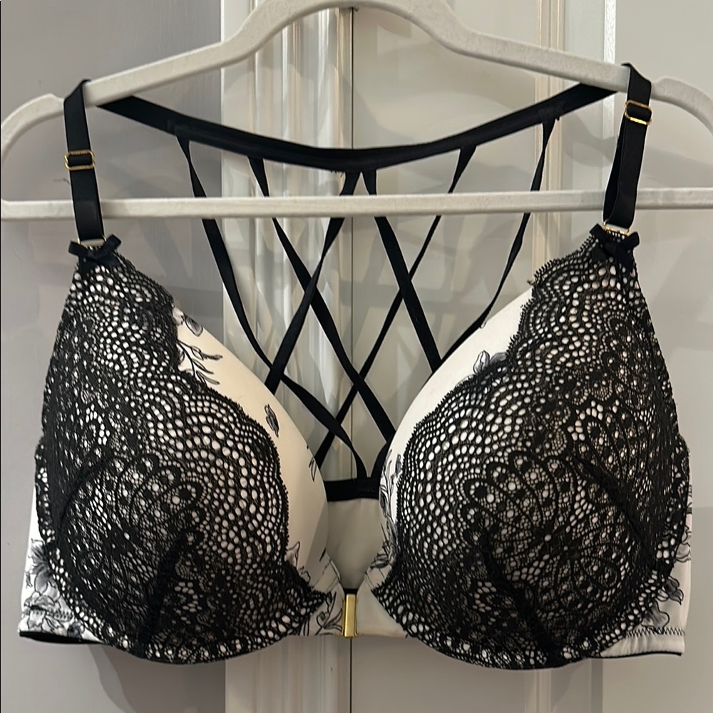 Cacique by Lane Bryant, 42D, Black and Cream Lace Bra, front closure